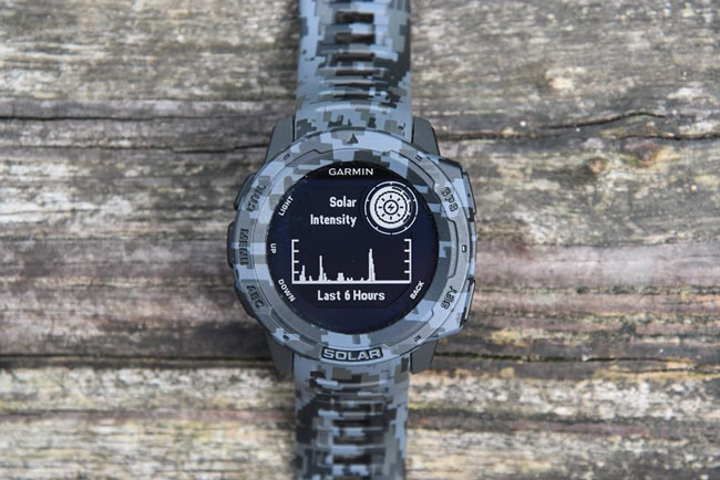 thiết kế Garmin Instinct Solar